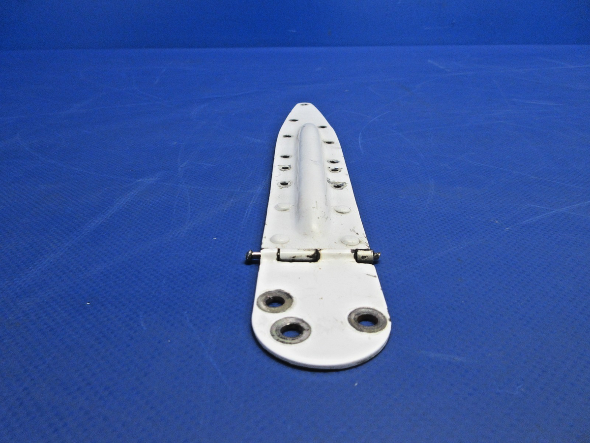 Cessna 172 / 172RG LH Cabin Door Upper Hinge P/N 0511280-1 (0926-877)8