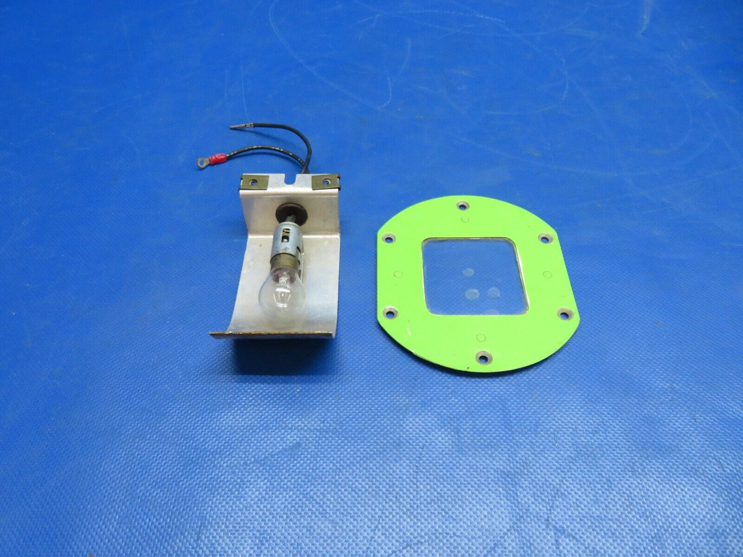 =Cessna 210 Courtesy Light & Shield P/N 1222128-1 TESTED (1124-157)