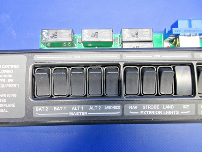 Cirrus SR20 / SR22 No Ice Lights Bolster Switch Panel 24900-005 NOS (0326-716)7