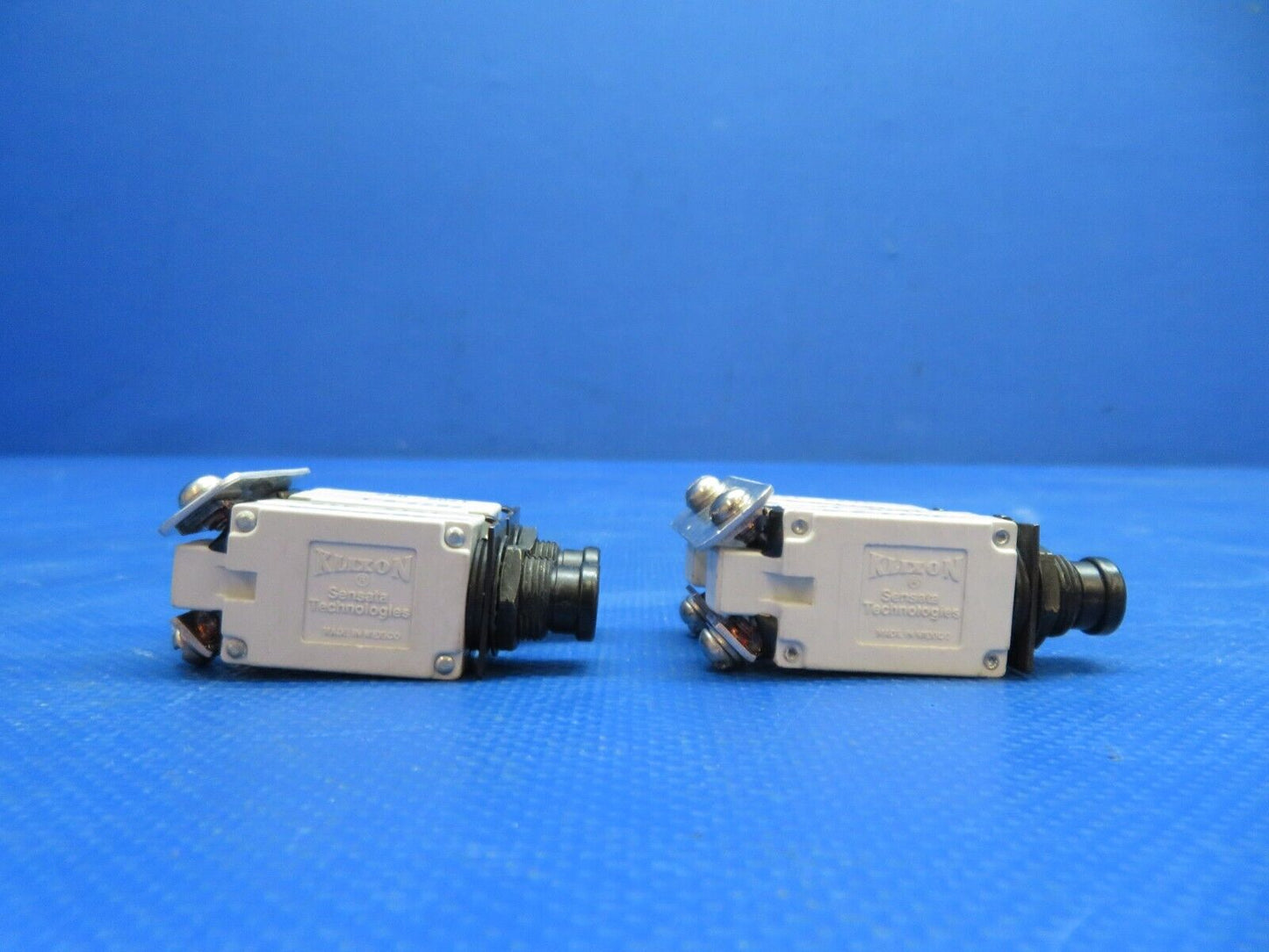 Piper PA-28-181 Relays / Circuit Breakers 24v P/N 187-32C200 LOT OF 6 (1124-132)