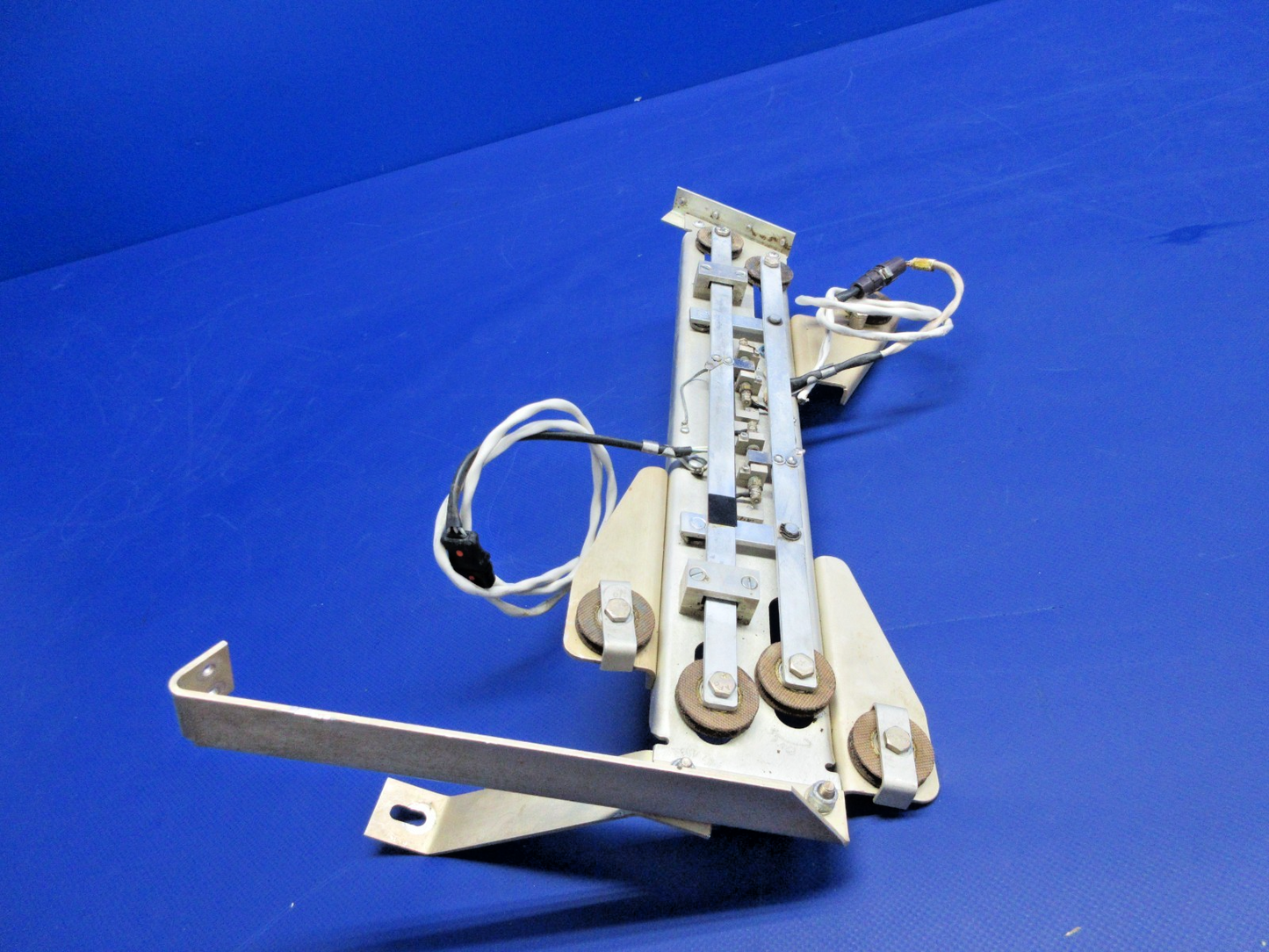 Beech D95A Travel Air Edo-Aire Mitchell 1C647-425 Trim Sensor Bracket (0326-838)5
