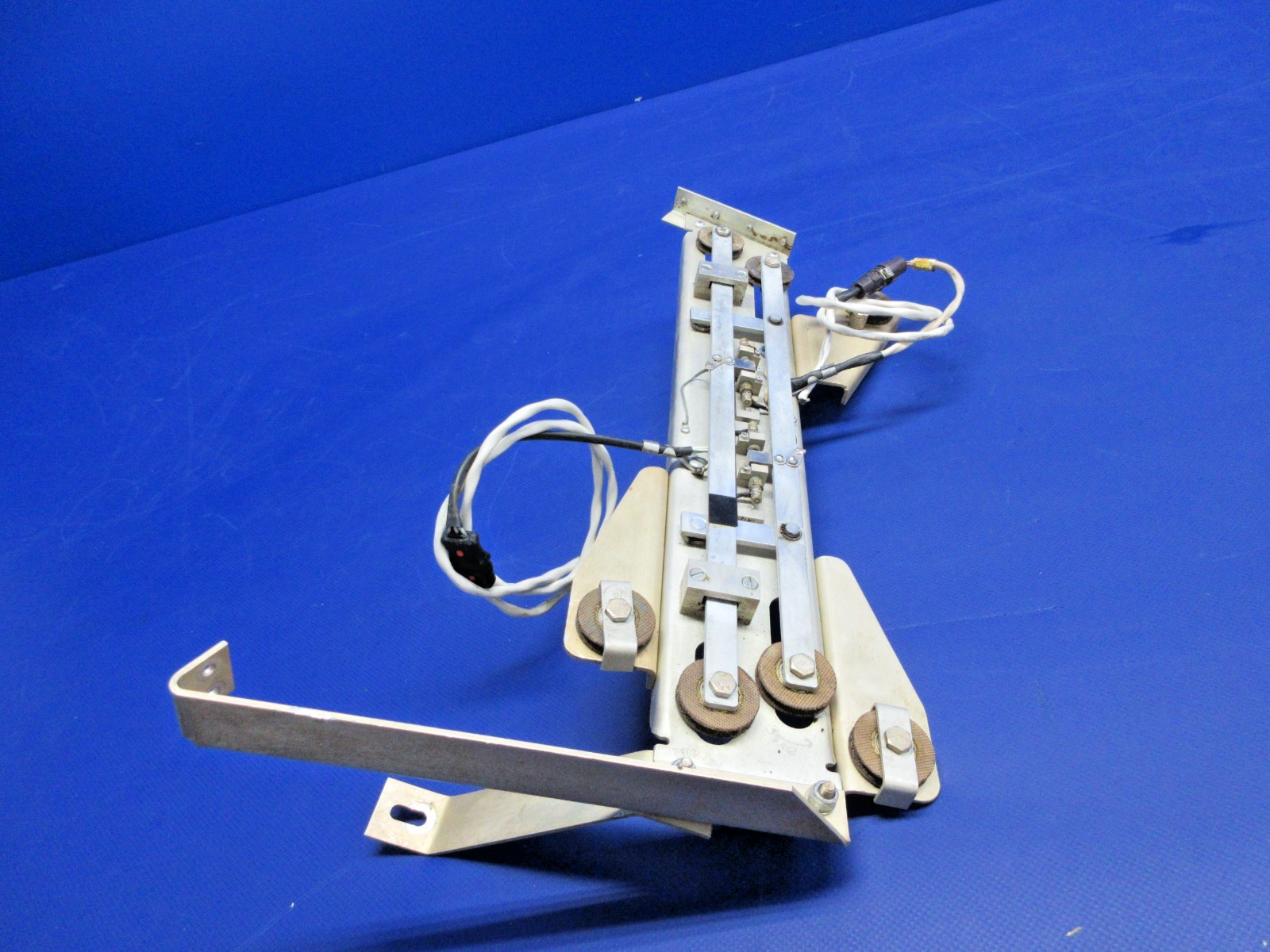 Beech D95A Travel Air Edo-Aire Mitchell 1C647-425 Trim Sensor Bracket (0326-838)5
