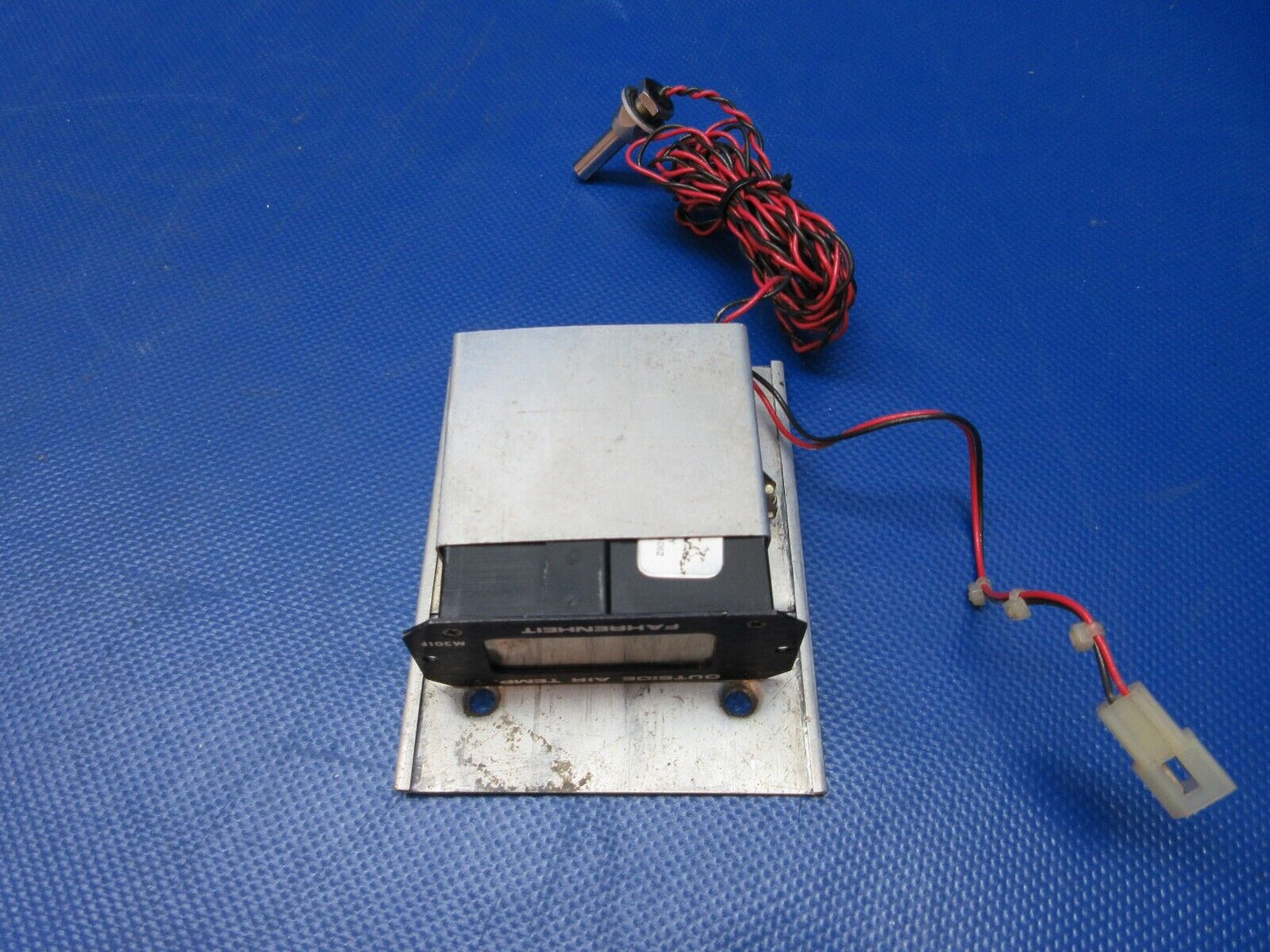 Davtron Outside Air Temperature Indicator w/ Probe P/N M301F UTT (0924-1404)