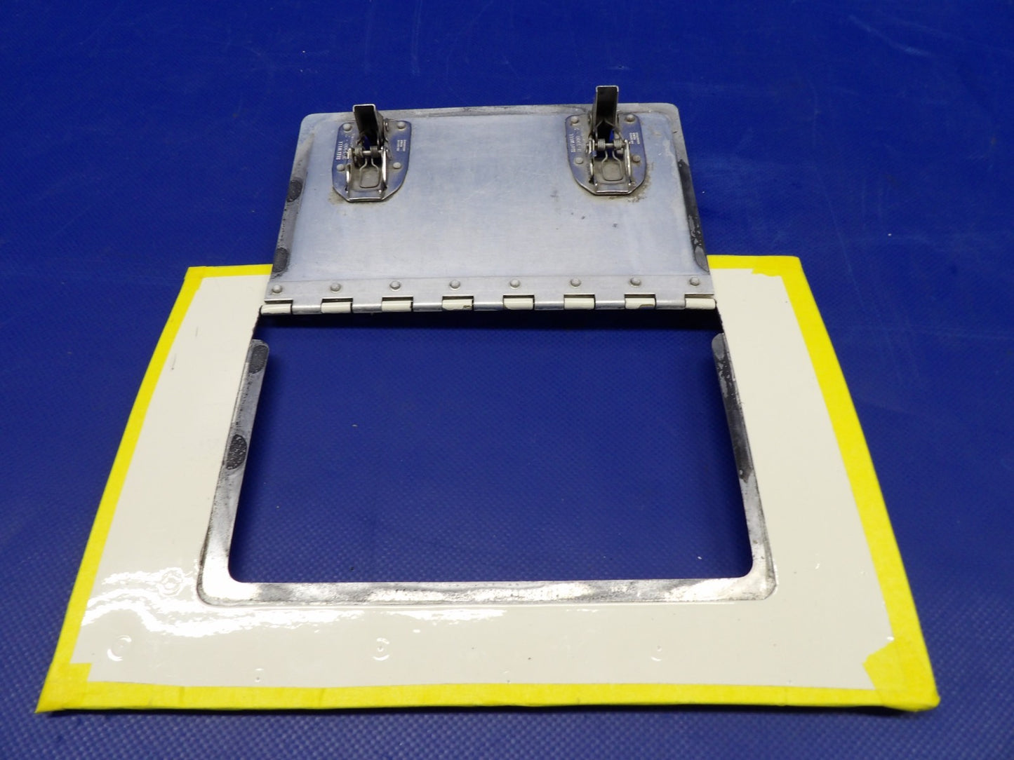 Beech 95 / D95A LH OTBD / RH INBD LWR Cowling Door P/N 95-910011-473 (0326-407)3
