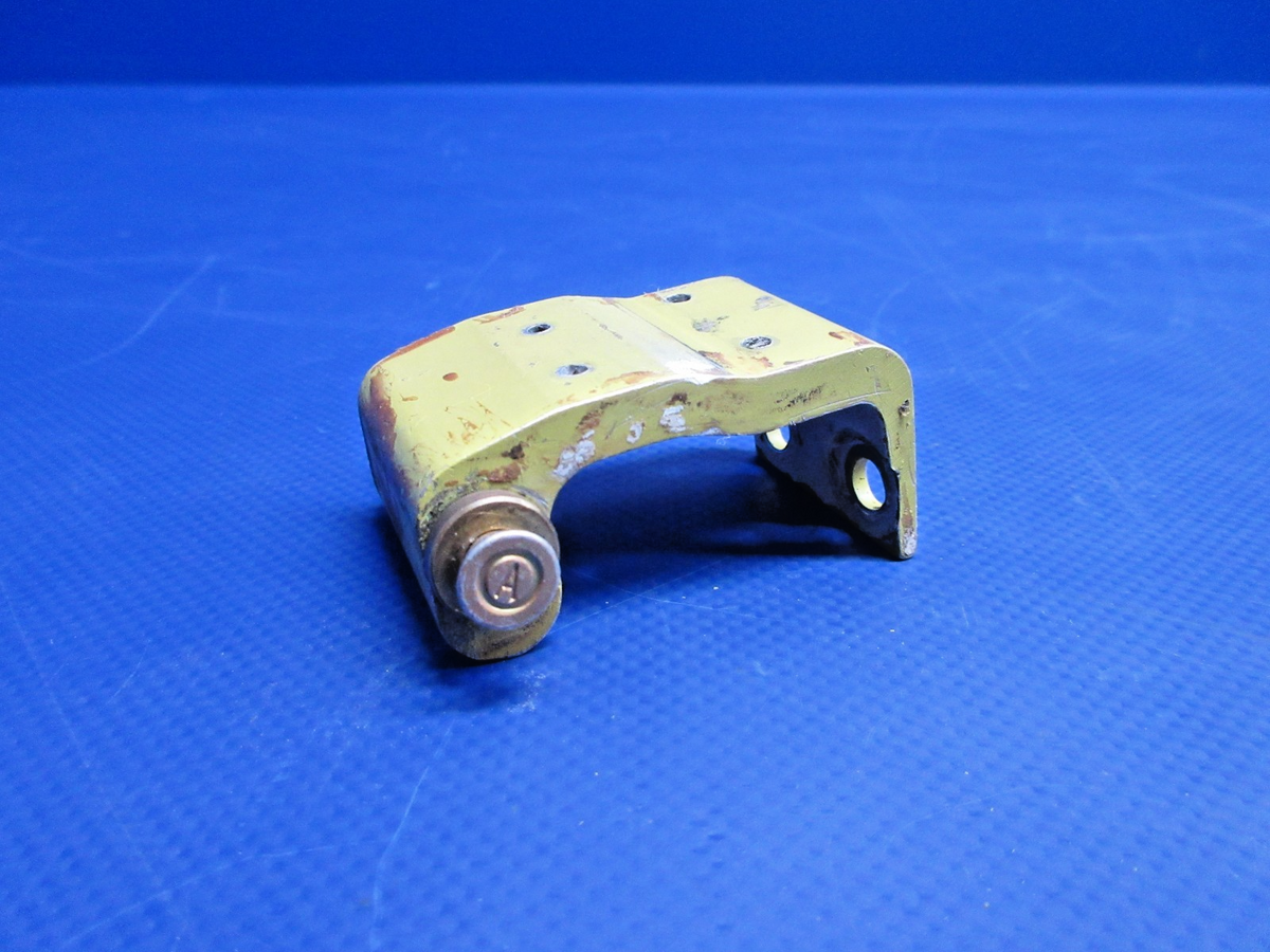 Beech 95-B55 Baron Cabin Door Upper Hinge 35-400018-12 (0926-862)8