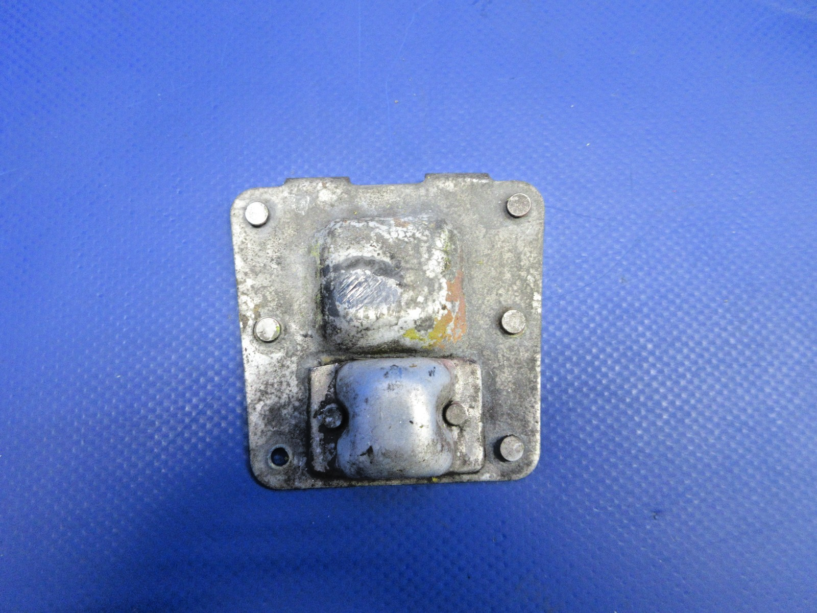Beech D95A Travel Air Cowl Latch Plate (0326-801)4