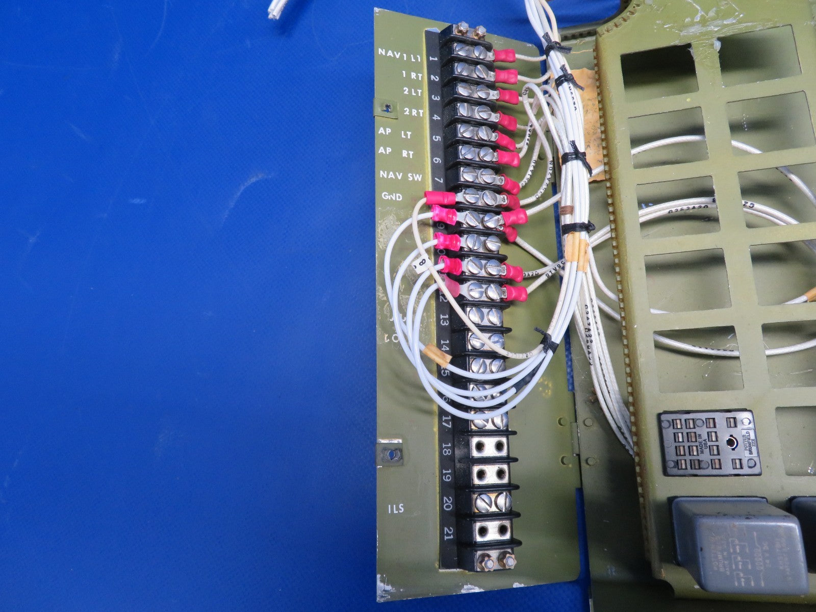Cessna 421 Terminal Box P/N 353-19-10-386 (0726-457)9