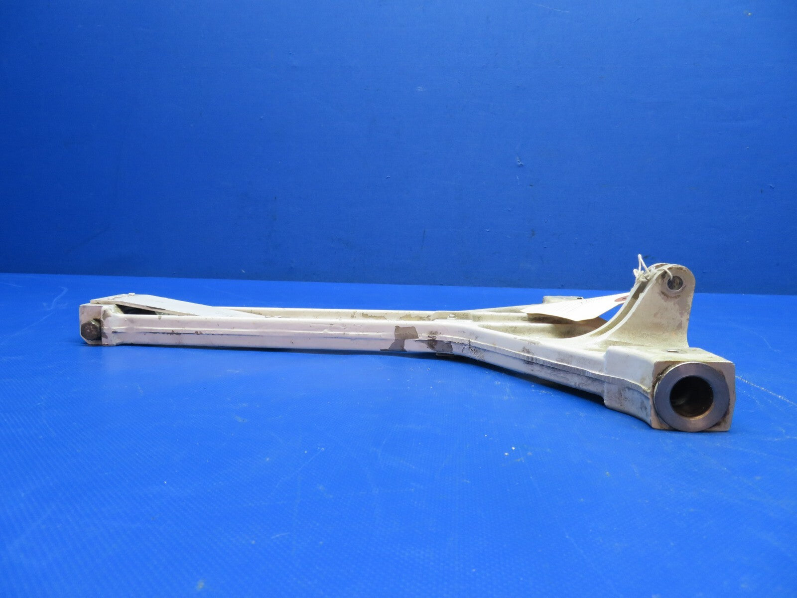 Piper Aerostar 602P RH Upper Side Brace Assy Main Gear P/N 400094-02 (0123-774)5