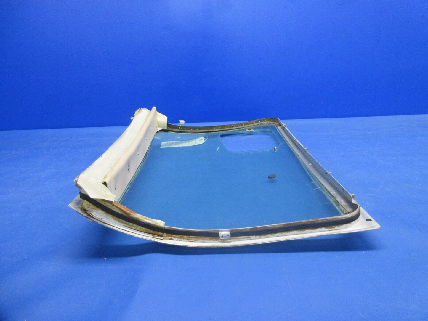 Cessna 310 / 310R Emergency Pilot Window P/N 0891107-2 (1024-2118)