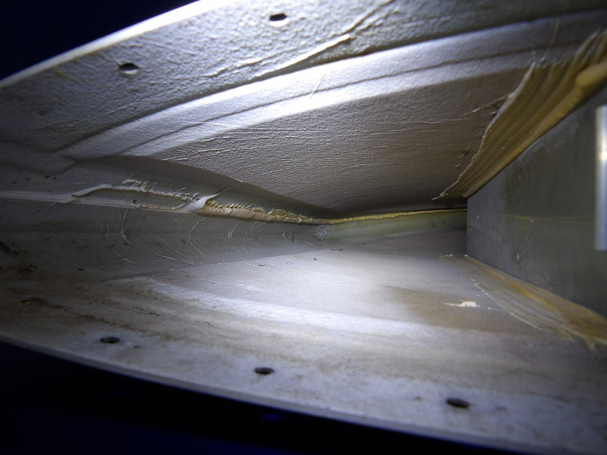 Minor Damage / Cirrus SR22 Right Hand Wing Tip P/N 13380-004 (0926-1242)4
