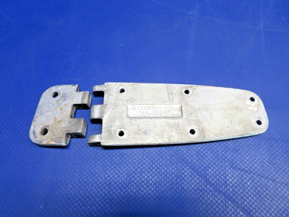 Cessna 150 / 152 RH LWR Cabin Door Hinge P/N 0413426-3, 0711037-500 (0926-876)3