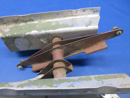Cessna 210 Aileron Bellcrank Assy LH w/ Brackets & Rod P/N 1221087-1 (0624-1328)