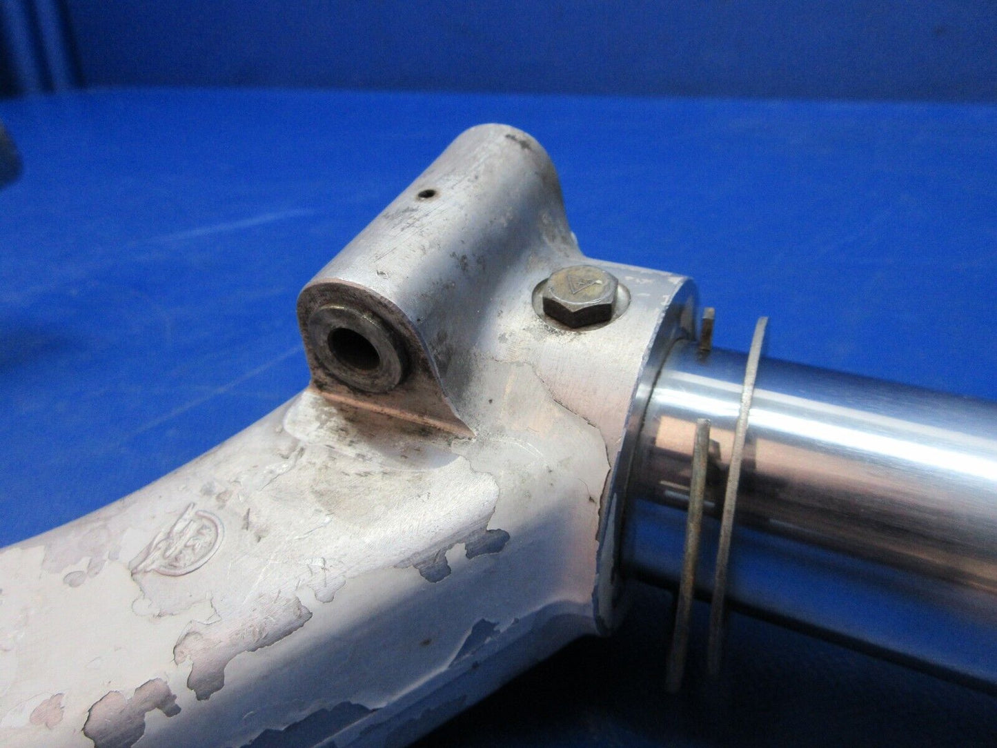 Piper PA-34-200T MG Strut, Fork & Axle w/ Nut & Bushing P/N 67037-06 (0924-1411)