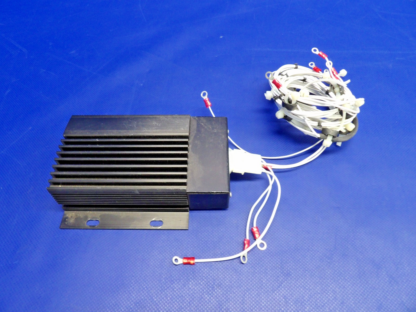 Ameri-King AK-551 Regulated DC/DC Converter 28/13.8V (0426-1257)0