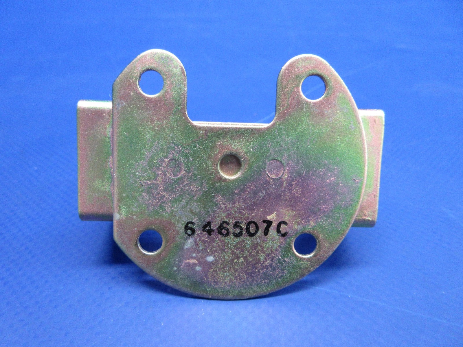 Continental TSIO / IO-360 Fuel Divider Manifold Bracket P/N 646507 NOS (0326-9909