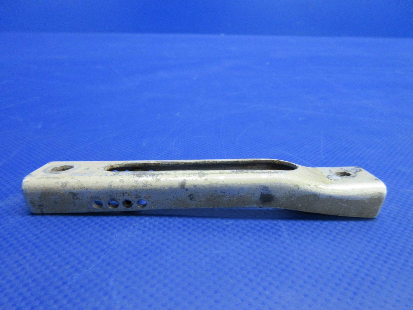 Beech D95A Travel Air Cabin Door Upper Latch Channel P/N 35-410456-27 (0326-829)6
