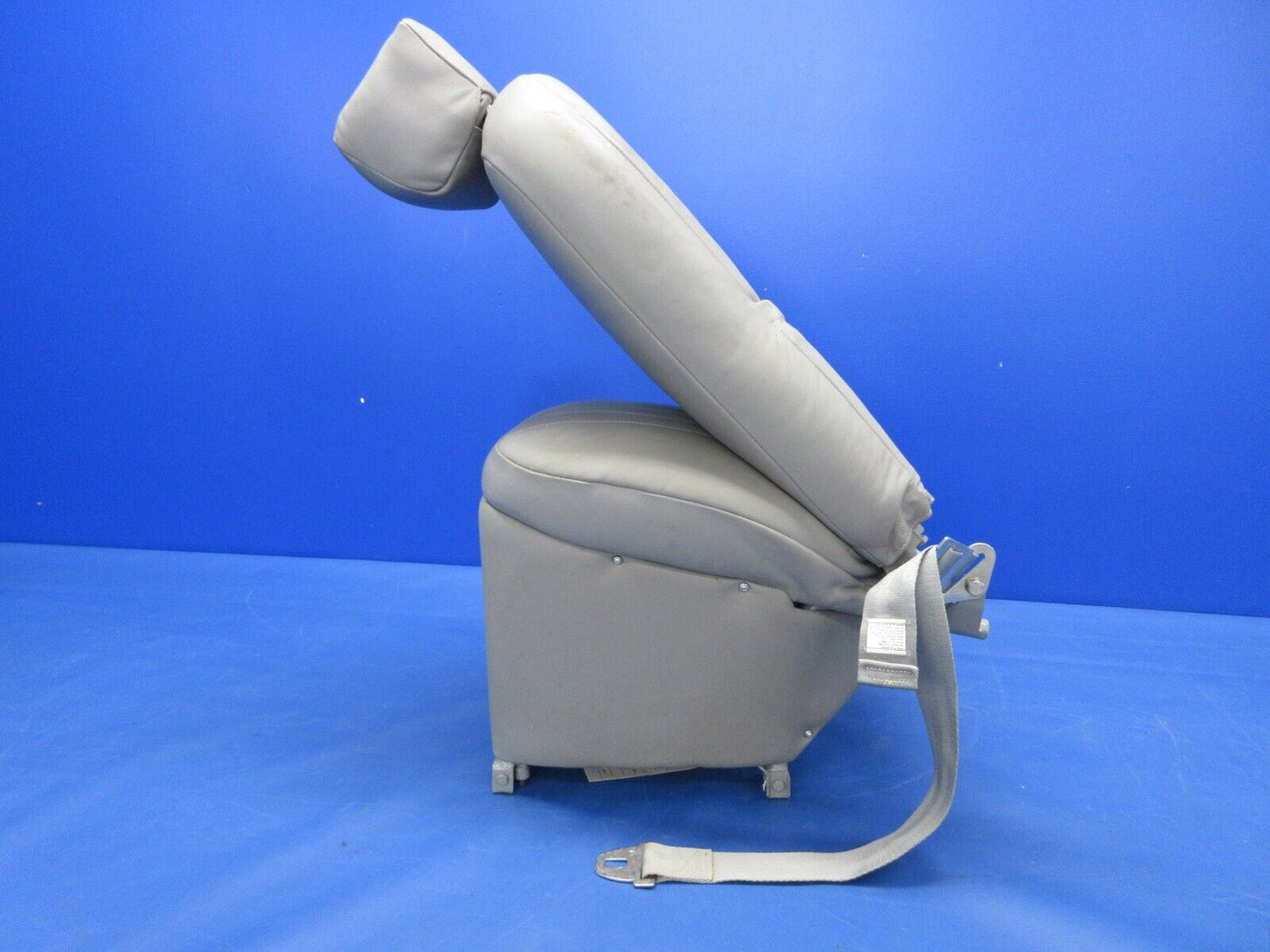 Piper PA-23-250 Aztec Center Seat Assy RH P/N 16481-03 (0624-1353)