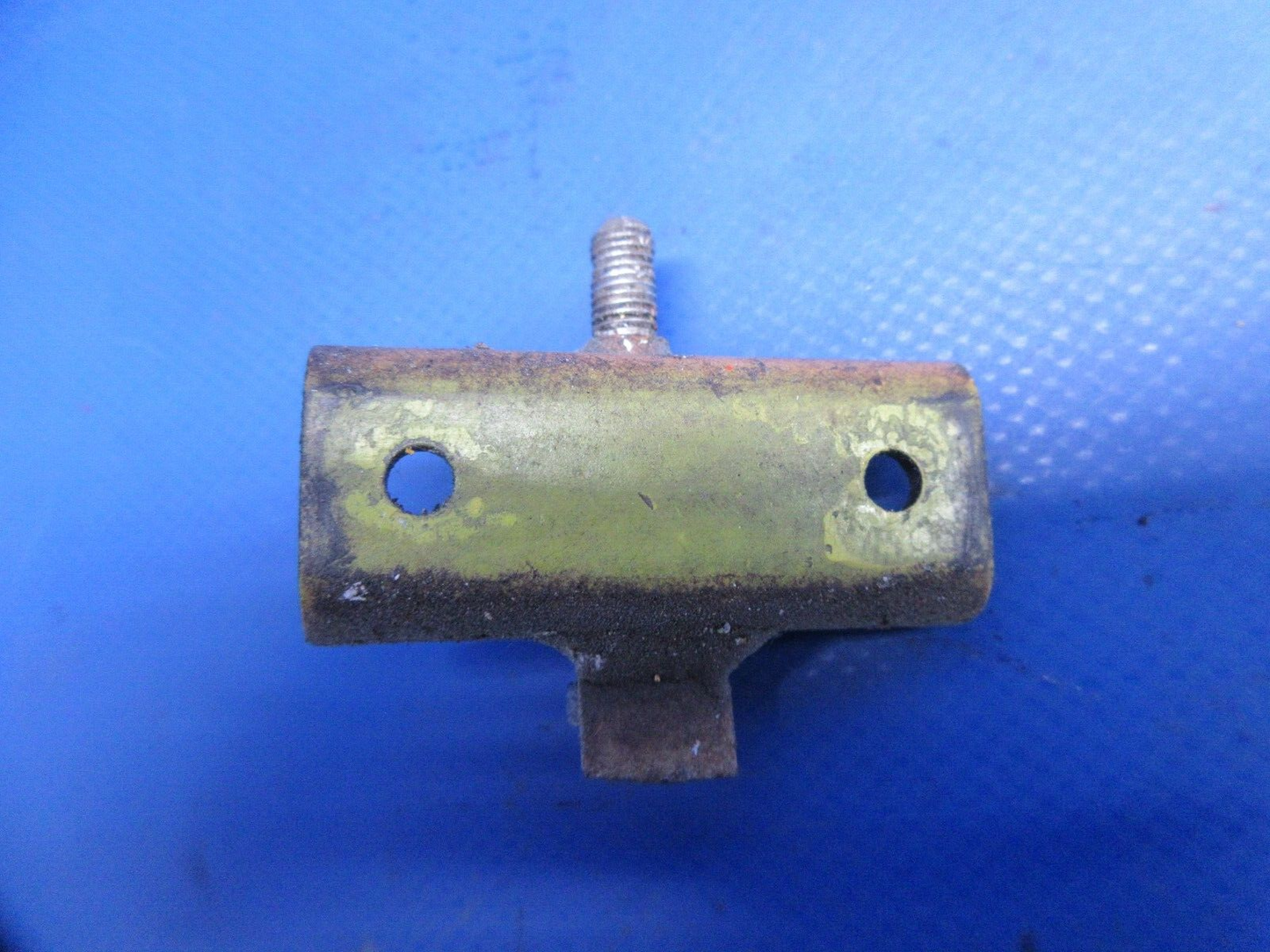 Piper PA-23-250 Aztec Rudder Top Hinge Assembly P/N 16112-04 (0824-871)