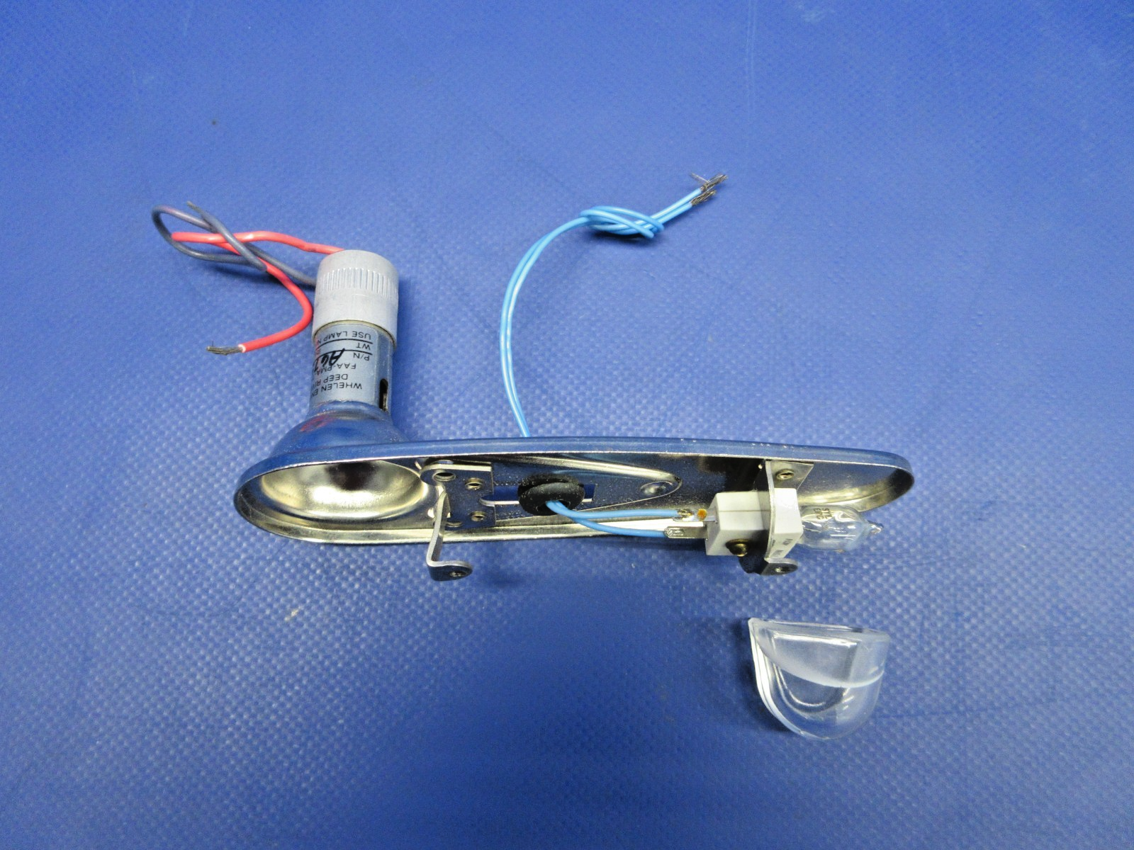 Whelen Wing Tip Strobe Light P/N A675 NOS (0426-833)1