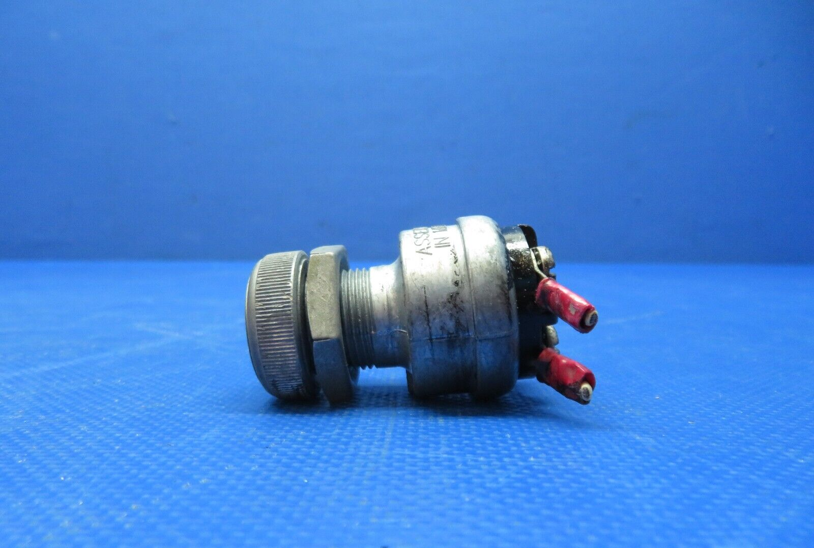 Beech 95 / D95A Travel Air Battery Switch No Key P/N 35-590070-39 (0424-218)7