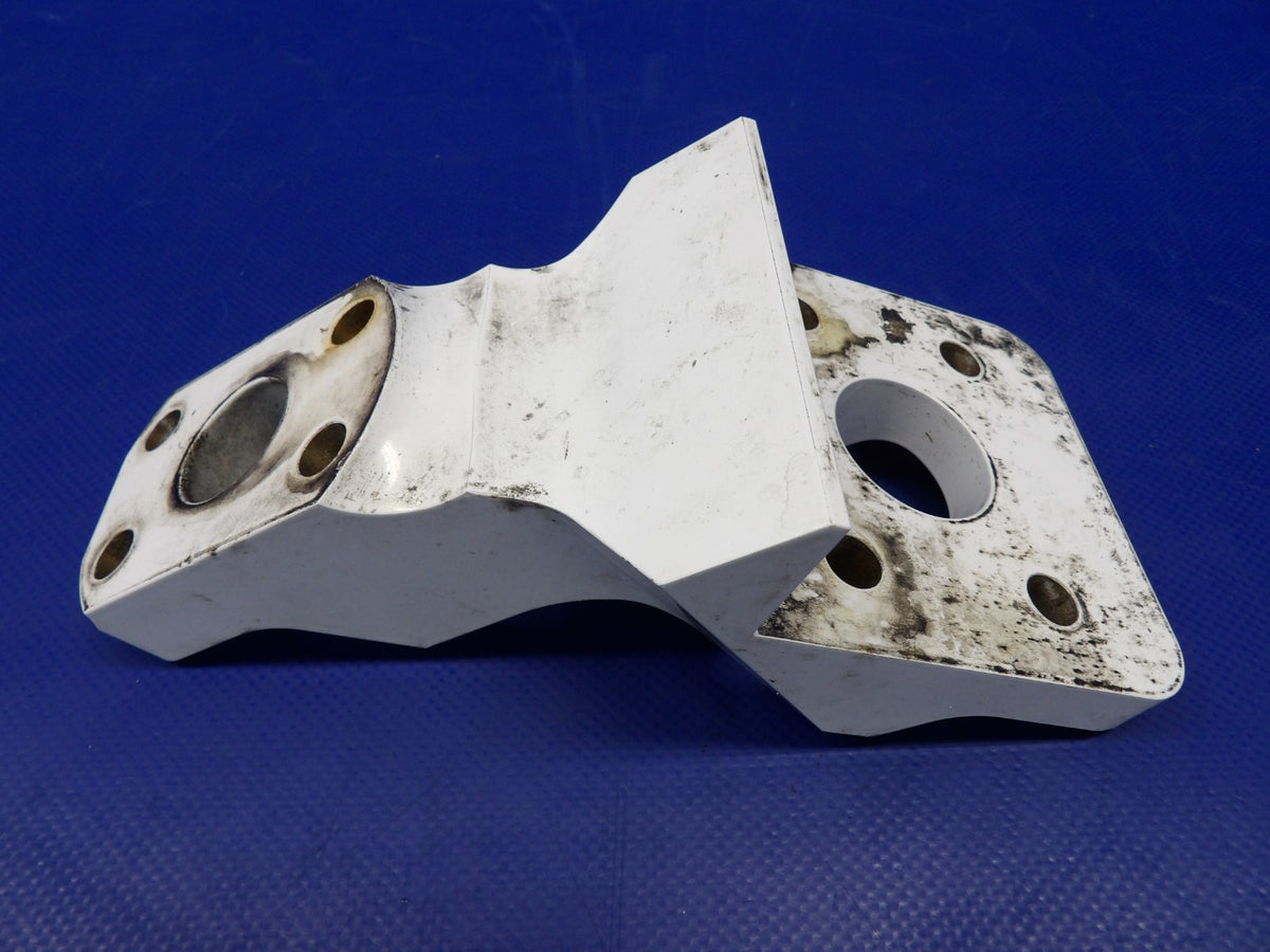 Cirrus SR22 Main Gear Axle Fitting P/N 13284-001 (0926-1204)3