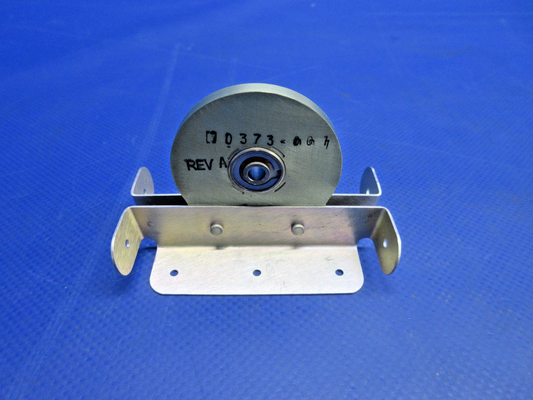 Cirrus Rudder Hinge P/N 20365-951 NOS (0326-985)0