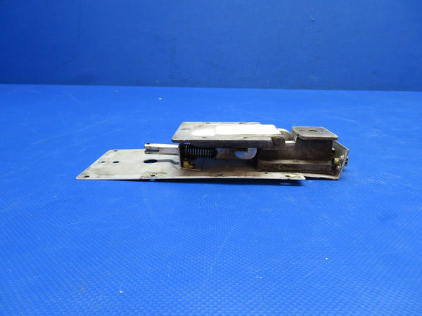 Cessna 150 / 150G Door Latch Assy LH P/N 0413387-1 (0824-1743)