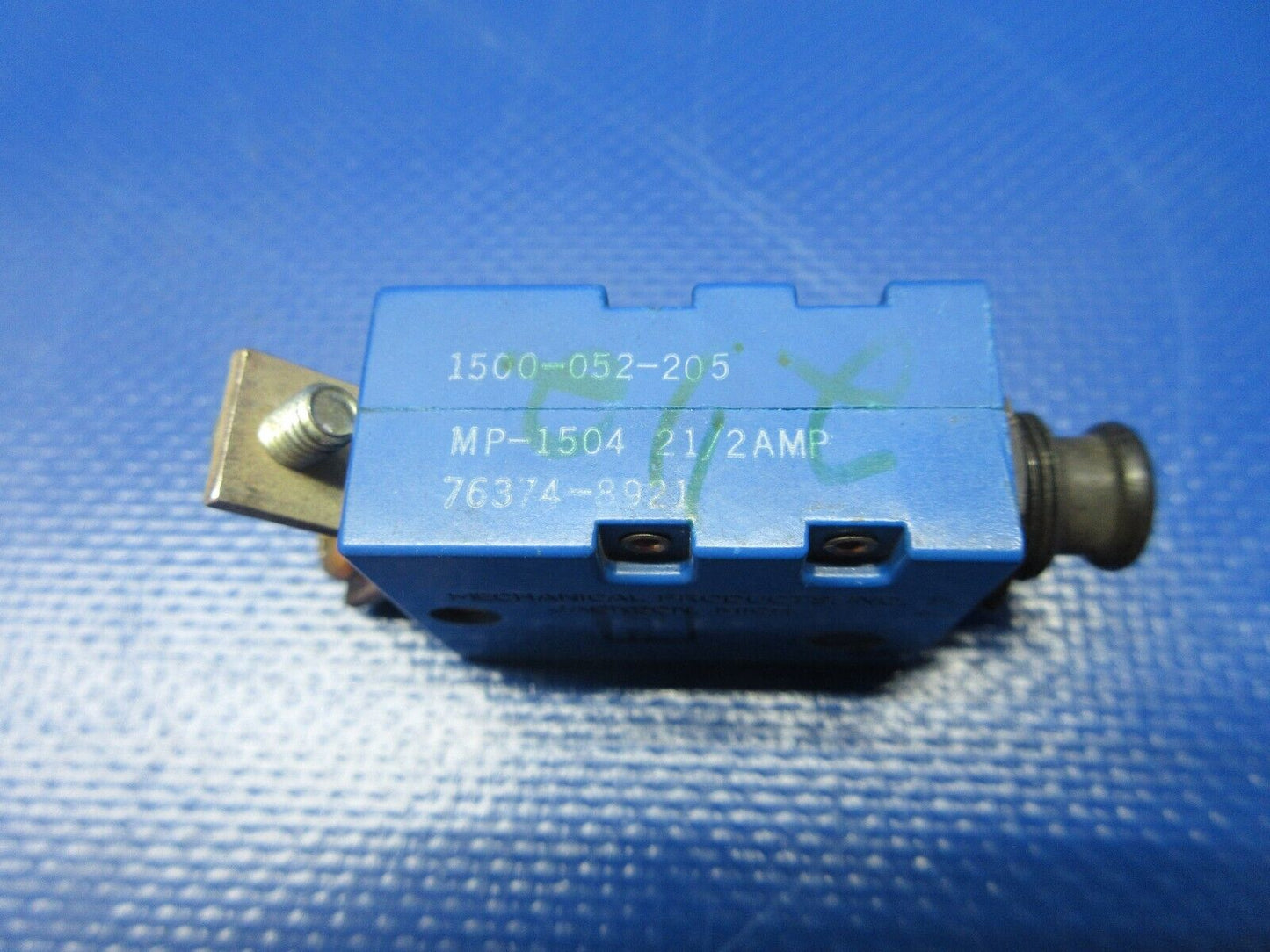Mechanical Products 21/2 Amp Circuit Breaker P/N 1500-052-205 TESTED (1224-1297)