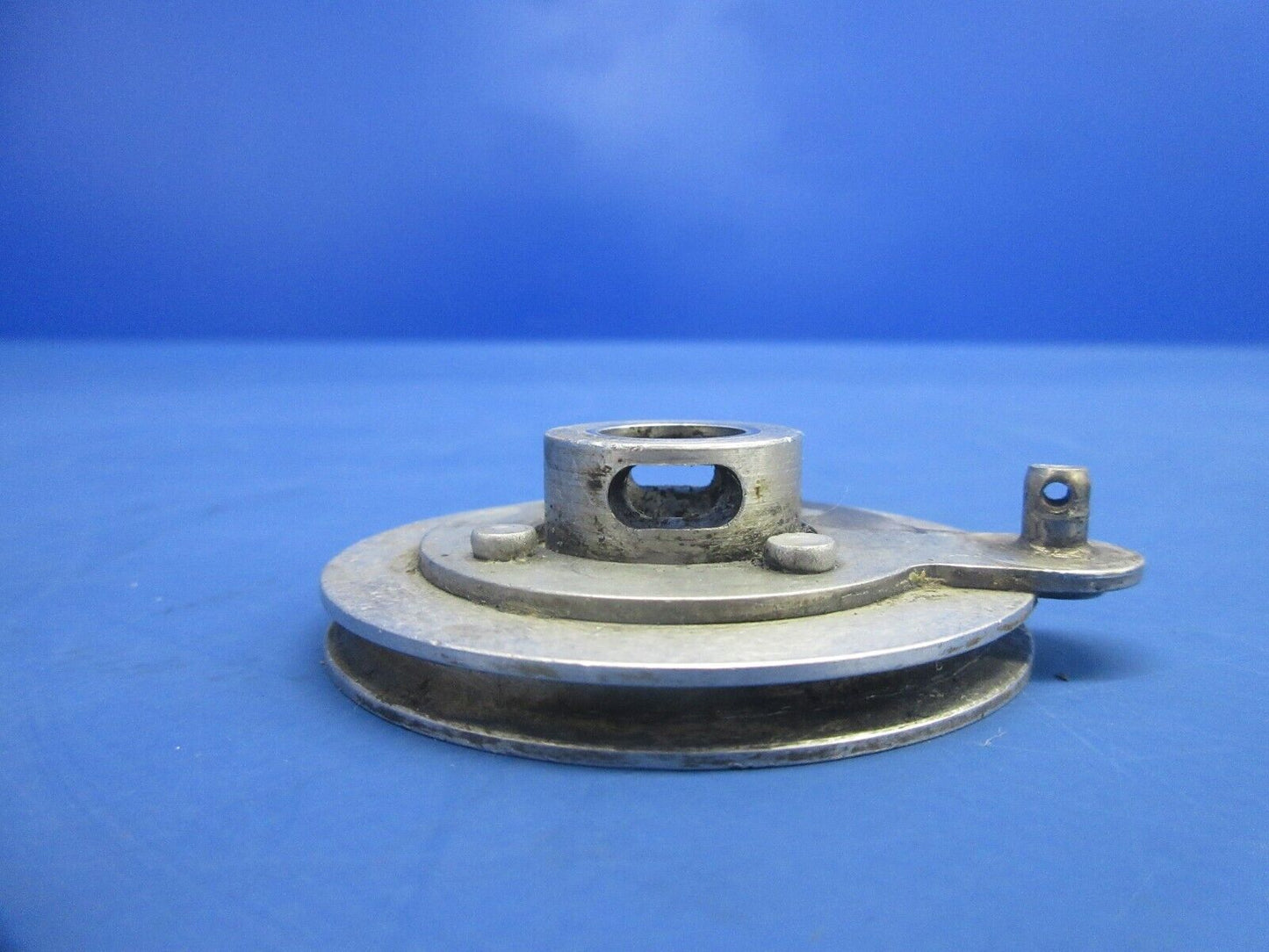 Cessna 310 / 310R Cabin Door Latch Pully & Link P/N 0811321-1 (1124-709)