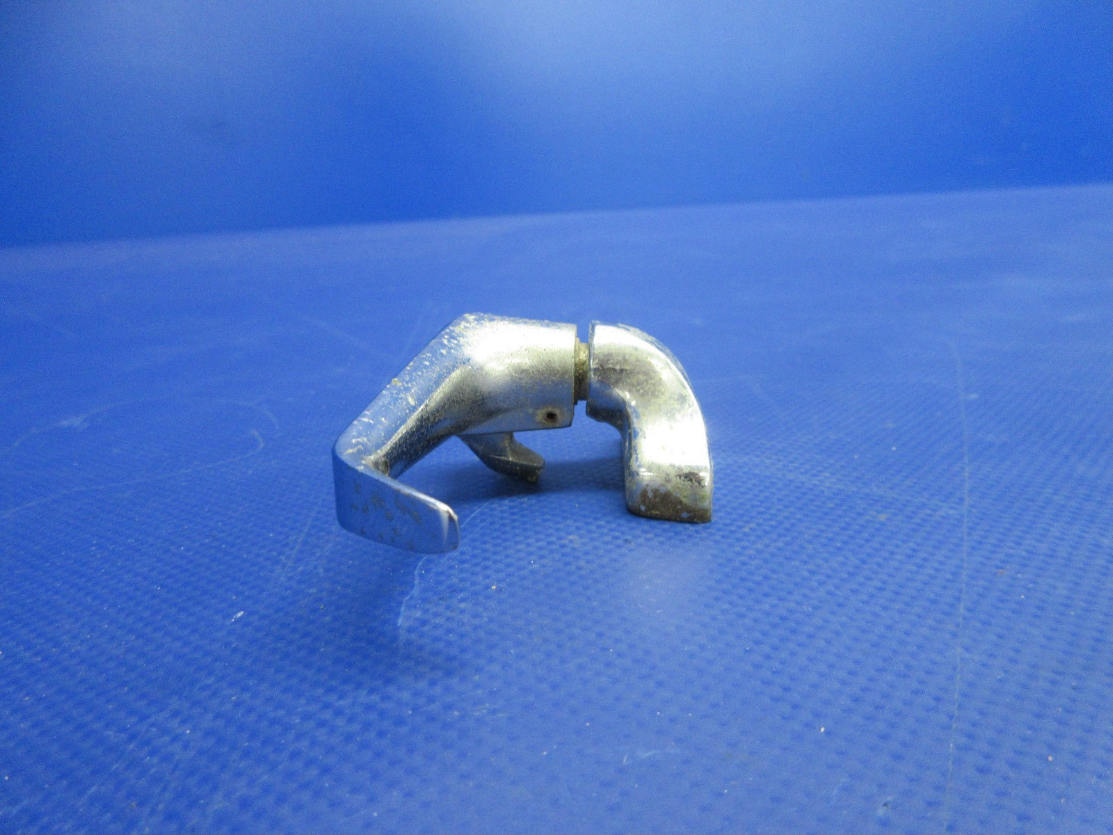 Cessna 172 / 172M LH Cabin Door Window Latch P/N S1483-2 (0826-726)5