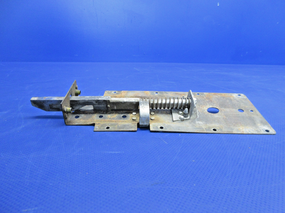 Cessna 150 / 152 RH Cabin Door Latch P/N 0511260-2 FOR PARTS (0926-899)8