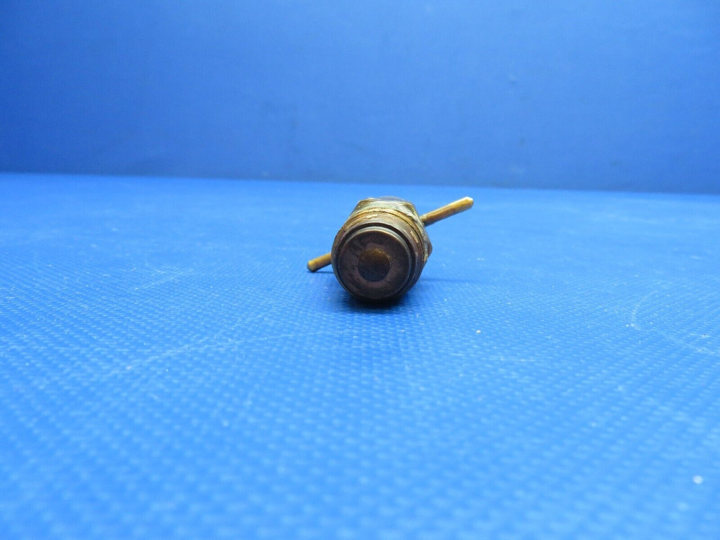 Piper PA-28-140 Cherokee Curtis Oil Drain Valve P/N CCB-37000 (0724-1897)