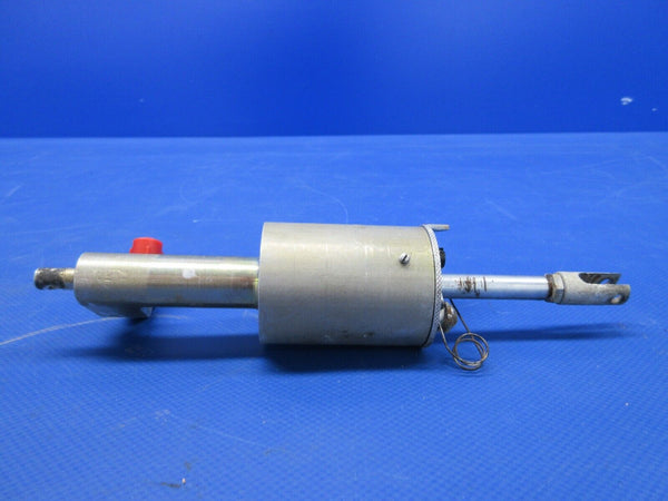 Cessna 175 Brake Cylinder Assembly Right Hand P/N 0541138-12 (0524-1325)