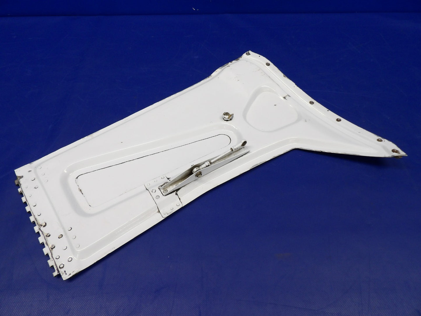 Repaired Cessna 421 Right Outboard Landing Gear Door P/N 5027000-4 (0626-2055)8