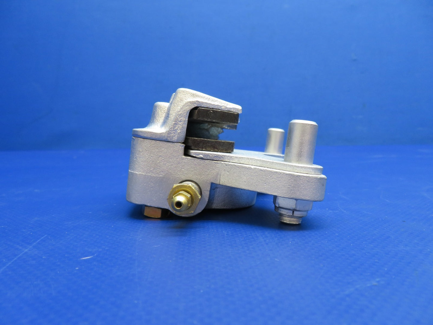 Mooney M20 / M20E Cleveland Brake Caliper P/N 30-5 REBUILT w Linings (0326-1790)8