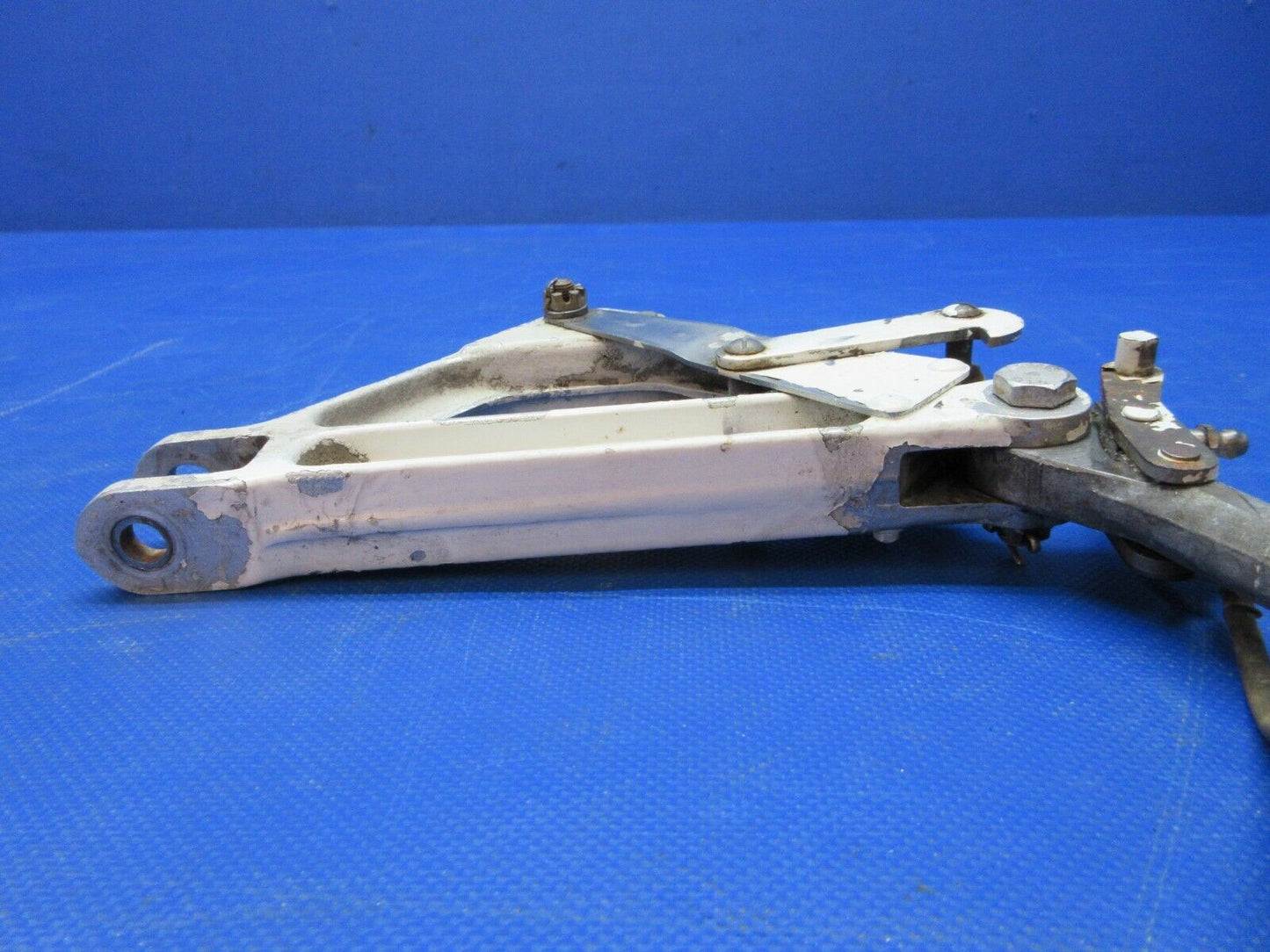 Piper PA-34-200T Seneca II LH MG Truss Assy w/ Switch P/N 78721-02 (0924-1373)
