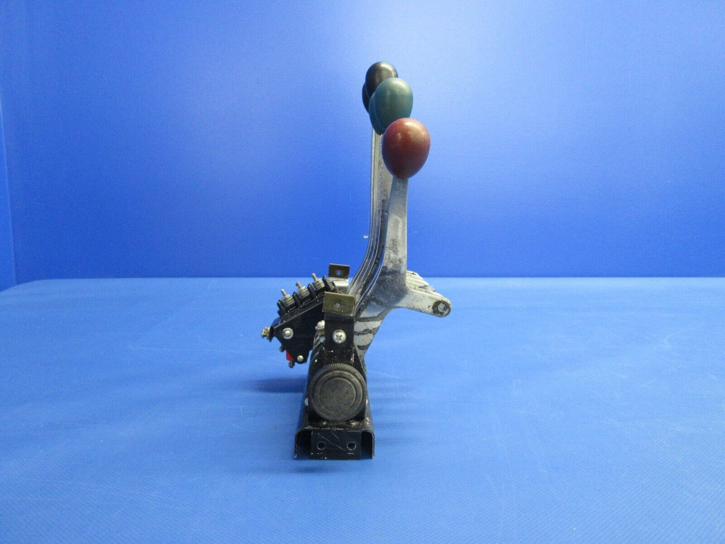 Piper PA-23-250 Aztec Engine Control Pedestal Assy P/N 19519-00 (0624-871)