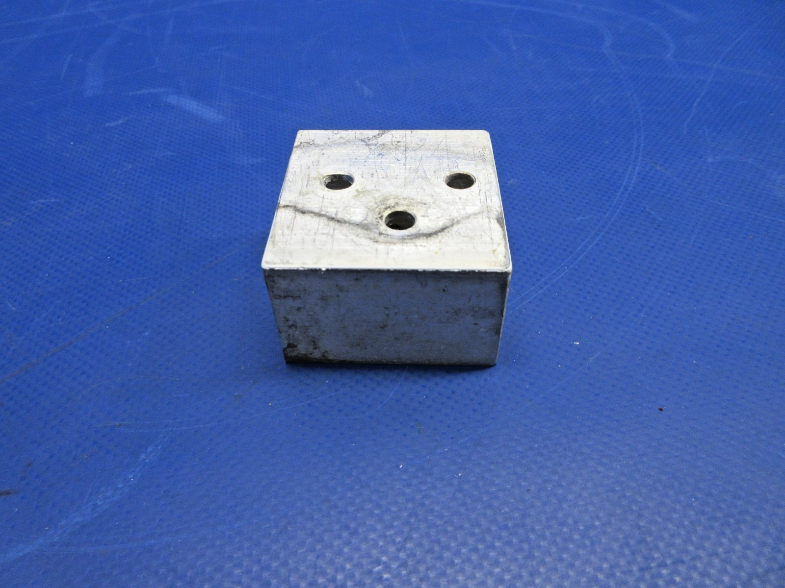 Diamond DA-40 RH Cowl Mount Block P/N D41-7103-12-71 (0726-814)6