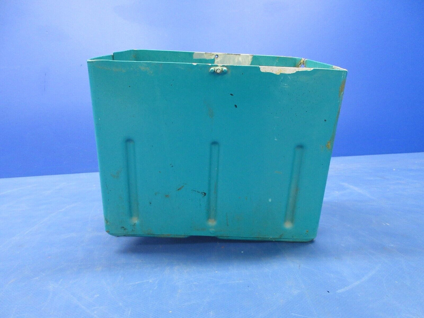 Cessna 310 / 310R Battery Box Assy P/N 0818105-1 (1124-1206)