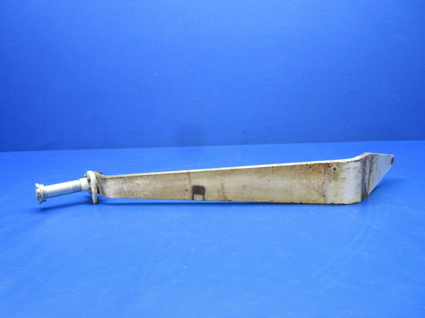 Piper PA-38 Tomahawk LH Main Gear Leg w/ Axle P/N 77787-300 (0724-1263)