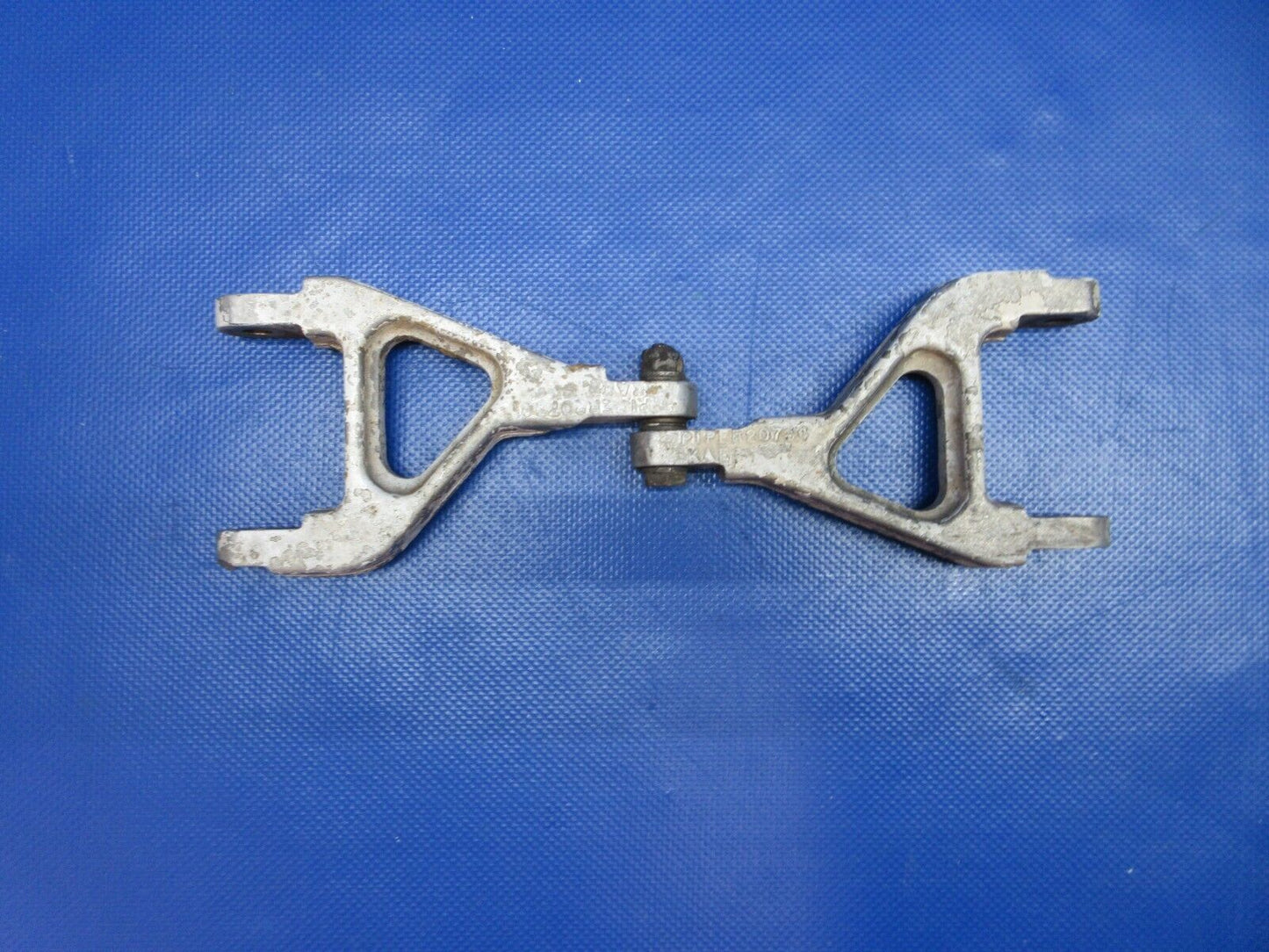 Piper PA-46 Malibu Mirage Nose Gear Torque Link Assy P/N 106680-02 (0424-611)