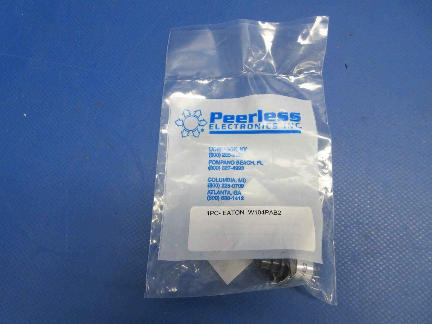 Eaton Switch w/8130 P/N W104PAB2 NOS (0524-1962)