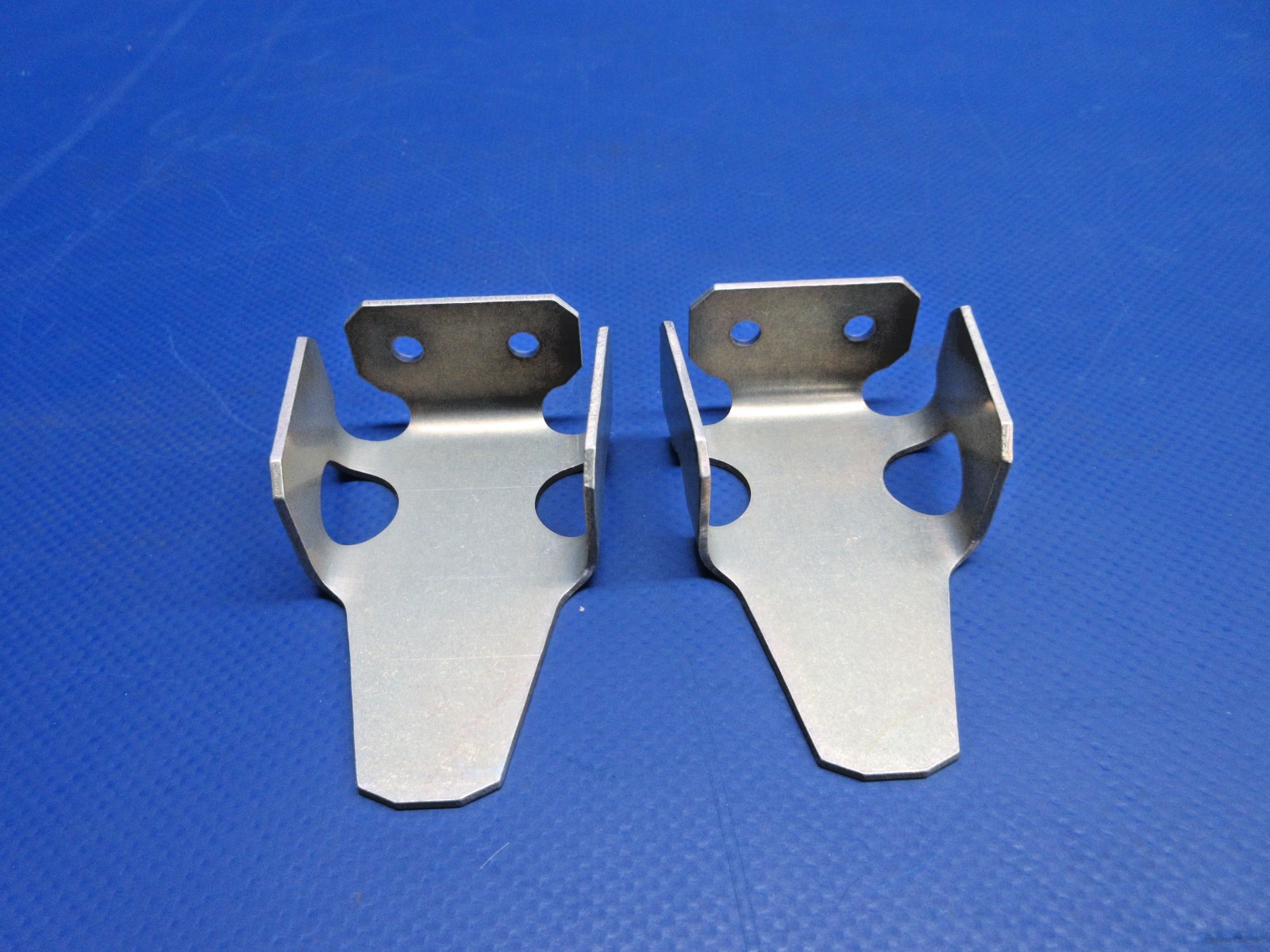 Cirrus SR20 / SR22 Vertical Top Hinge P/N 20101-007 LOT OF 2 NOS (0326-1011)0