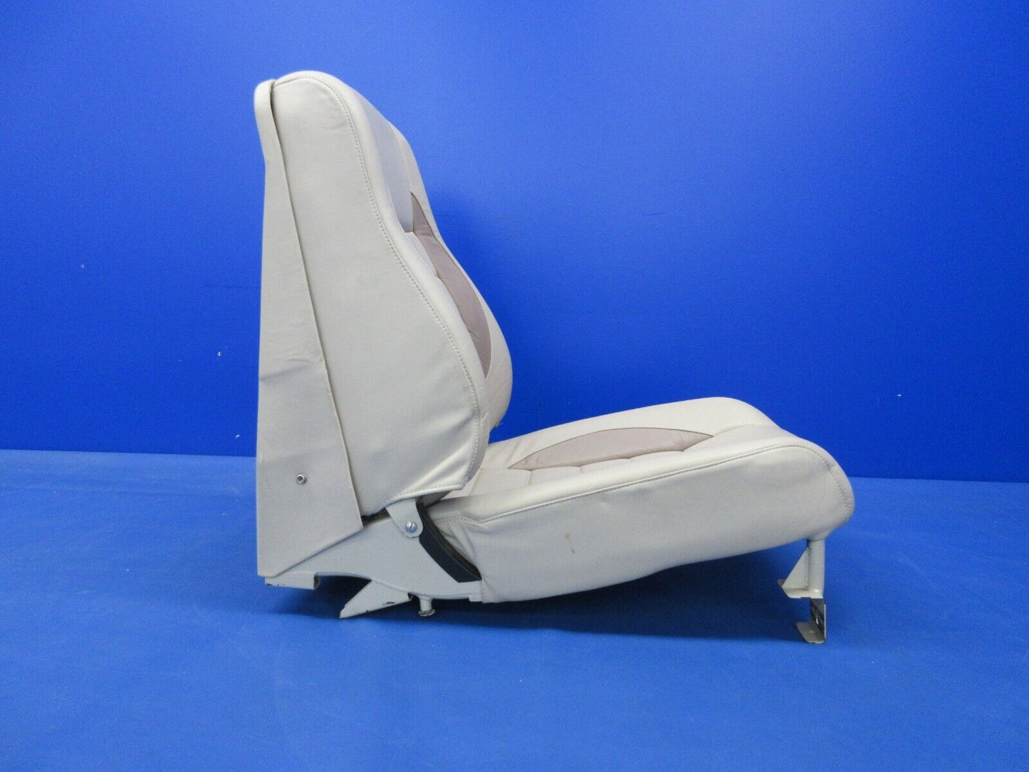 Piper PA-32RT-300T Center Aft Facing Seat Assy LH P/N 37799-02 (0924-1420)