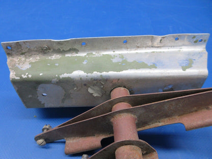Cessna 210 Aileron Bellcrank Assy LH w/ Brackets & Rod P/N 1221087-1 (0624-1328)