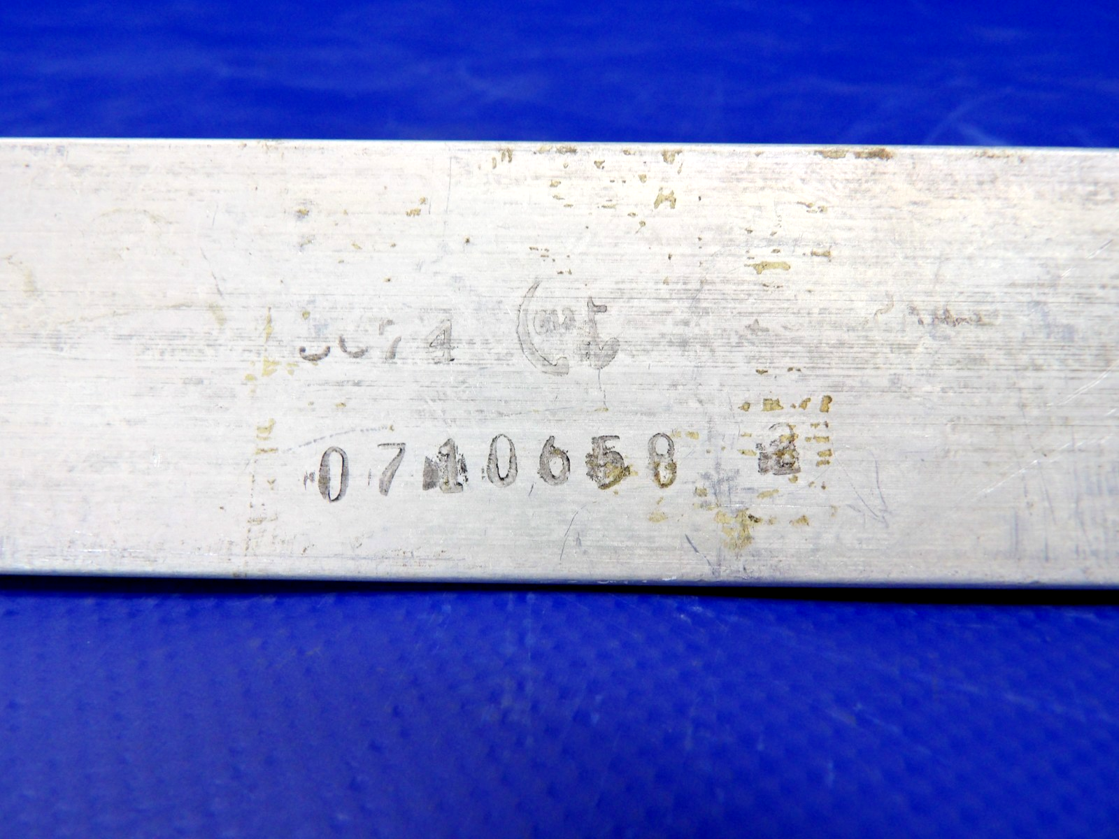 182 Cessna Seat Rail P/N 0710658-2 NOS (0326-1268)4