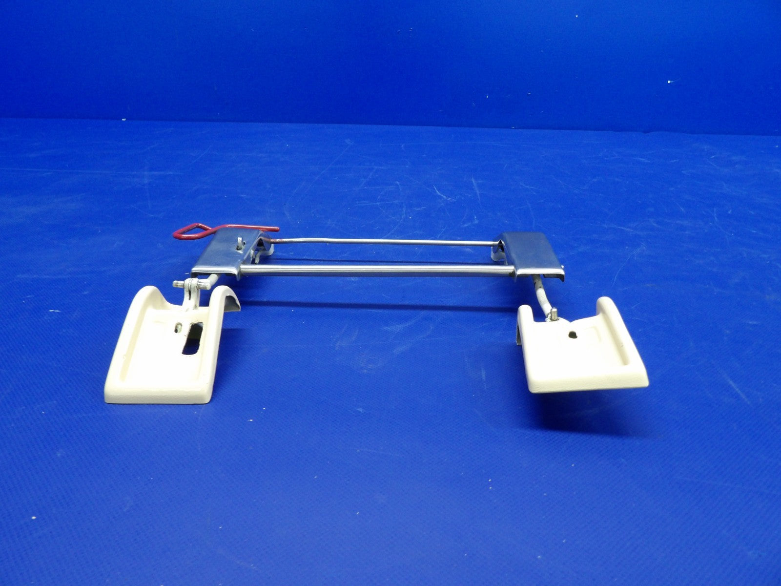 Beech D95A Travel Air RH Emergency Window Handle P/N 35-415312-4 (0226-512)2
