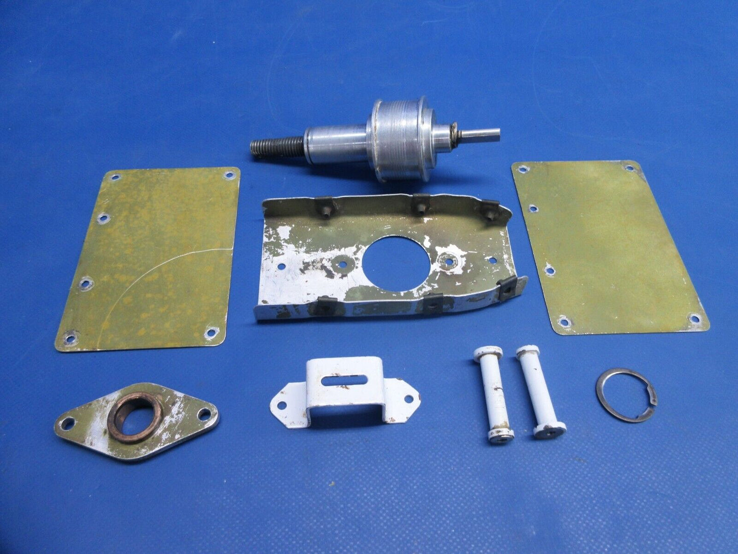 Piper PA-32RT-300T Lance II Stabilator Trim Barrel Assy P/N 78925-03 (0924-834)