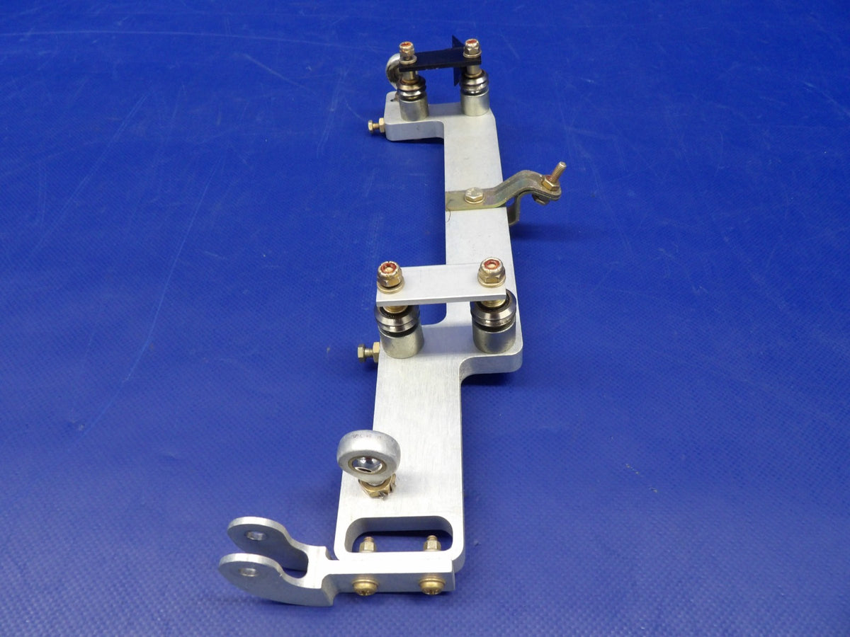 Cirrus SR22 Yoke Bearing Mount LH P/N 14938-001 (0926-1208)2