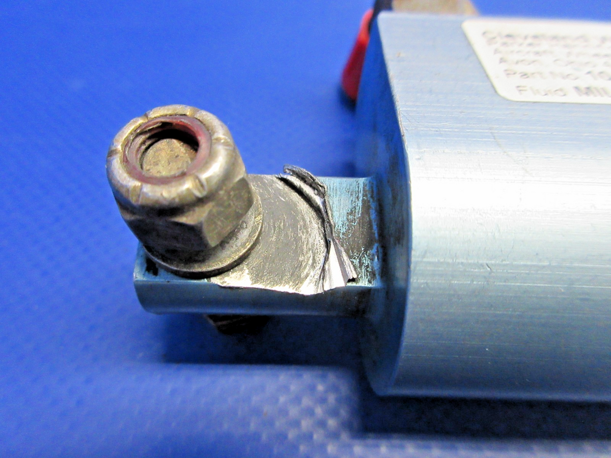 Air Tractor AT-301 Cleveland RH Master Bake Cylinder P/N 10-23F (0826-879)7